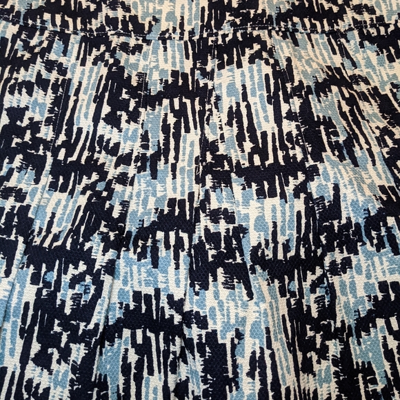 Ann Taylor Navy abstract Skirt Size 10 - Picture 2 of 8
